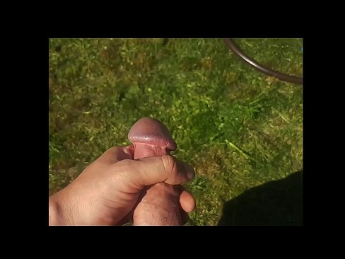 ❤️ Žhavá kočička si nechá ošukat růžovou kundičku a udělá se squirtem v letní zahradě. ❤️❌ Sex video u cs.sexindrag.ru ️❤